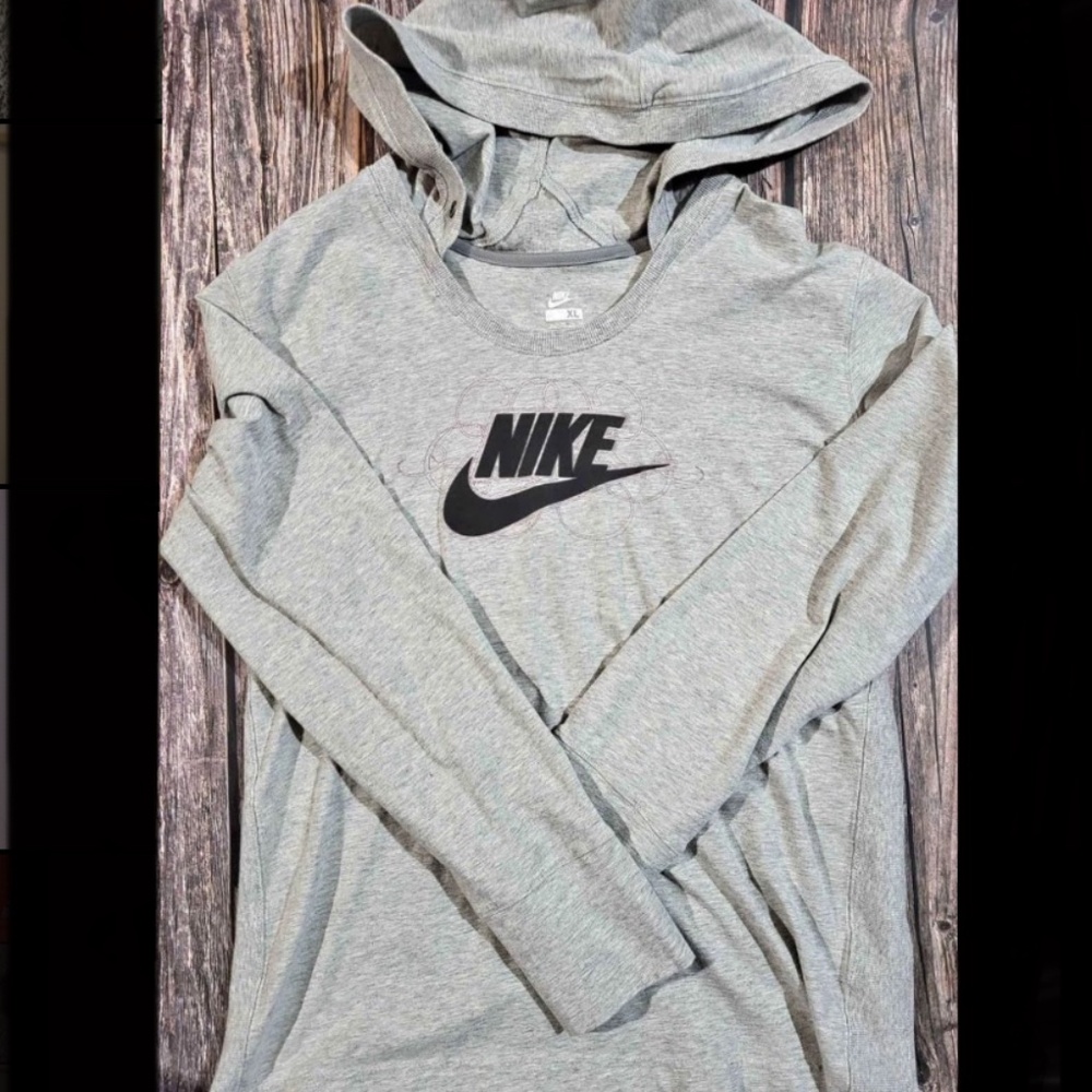 Women’s Nike Long Sleeve w/Hood fits like LG